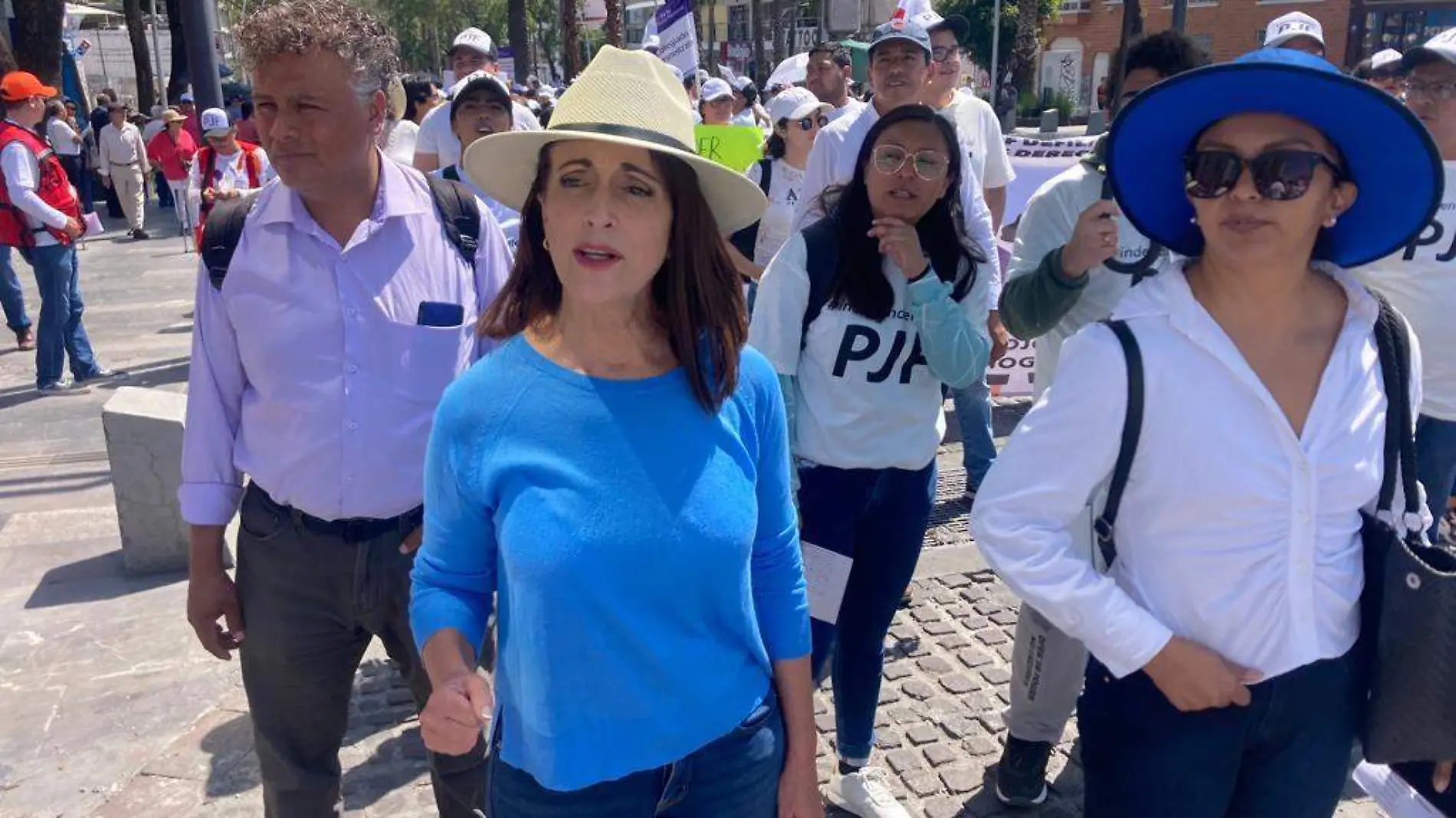 Panistas se unen a la manifestación